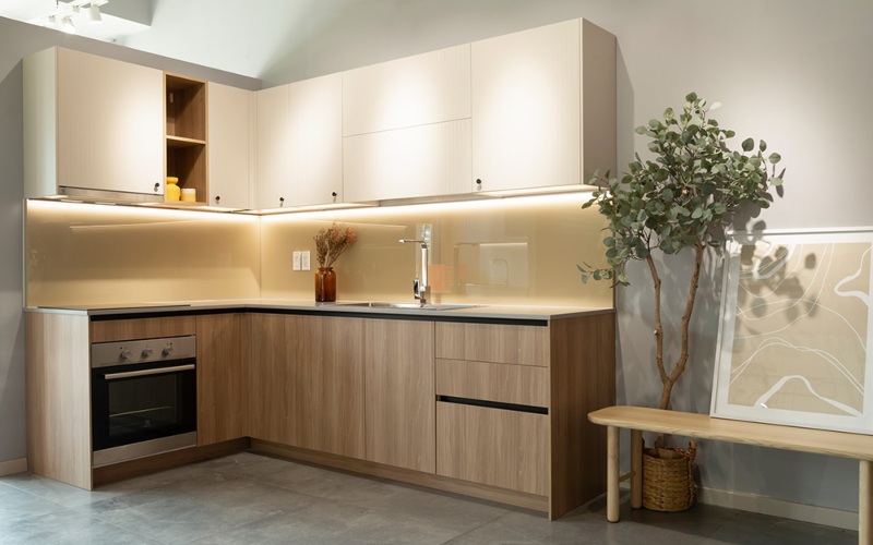 chất liệu tủ bếp chữ L đơn giản