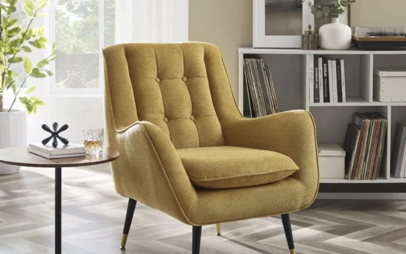 ghế sofa đơn cạnh cửa sổ
