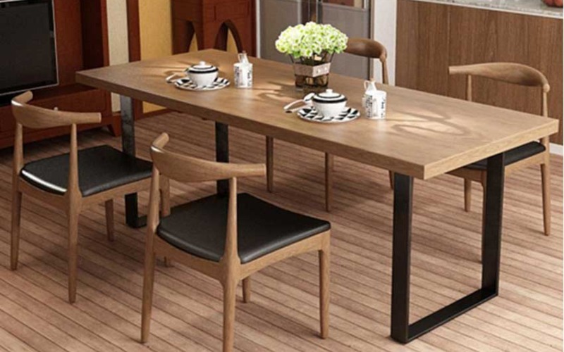 bảo quản bàn ăn mặt gỗ