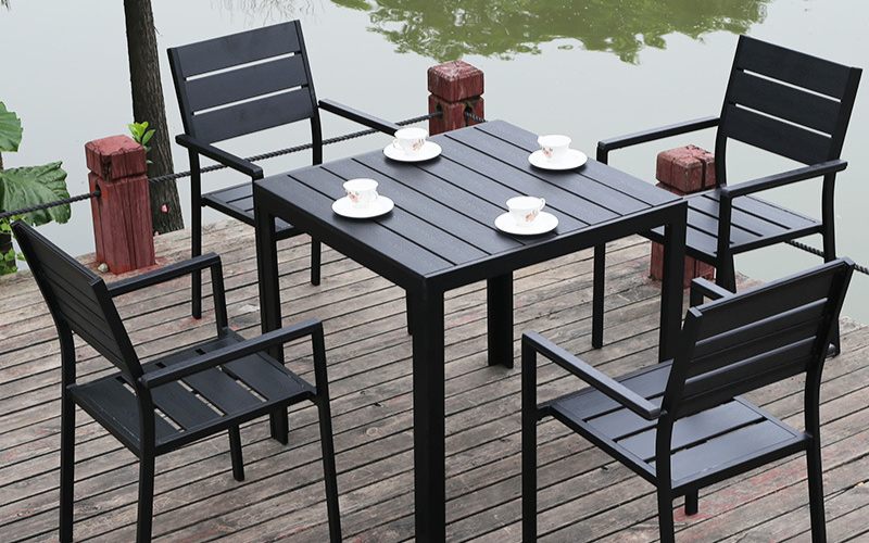 Ghế nhựa ngoài trời – Lựa chọn hoàn hảo cho không gian sống thoáng đãng