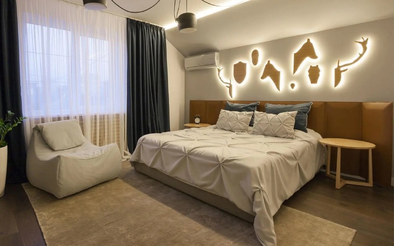 Vì sao nên trang trí đầu giường phòng ngủ